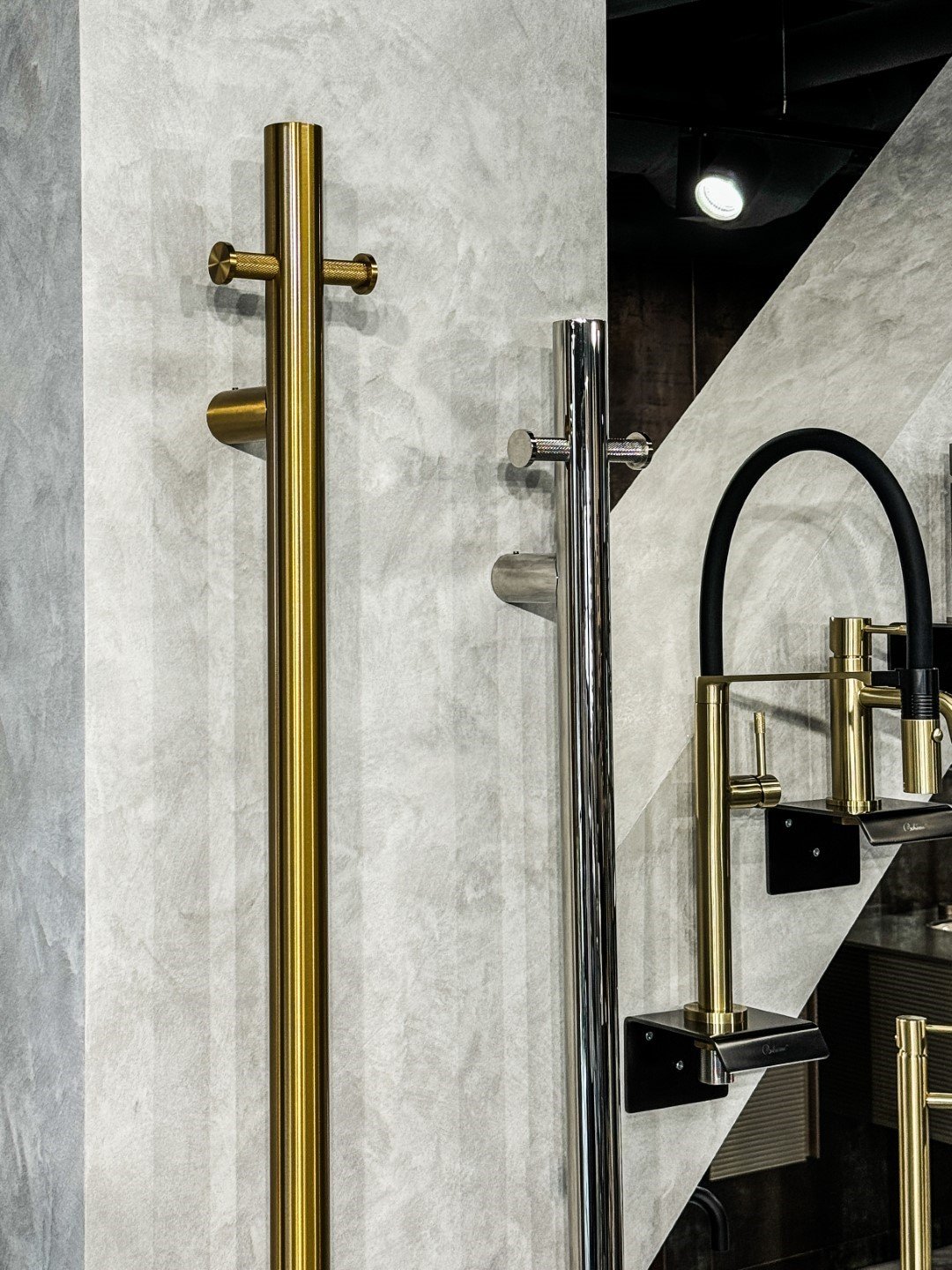 Полотенцесушитель электрический 12,2x150 см Boheme UNO 726-NB брашированный никель