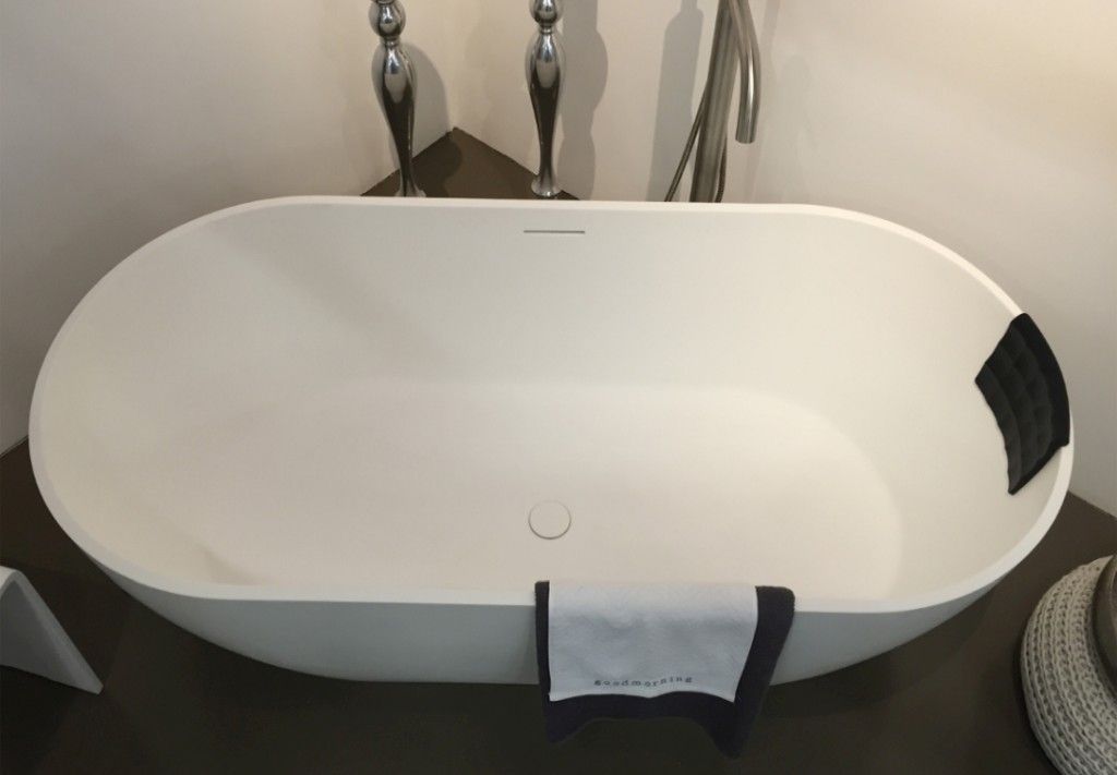 Овальная ванна из искусственного камня Riho Bilbao 150x75 белая BS1200500000000